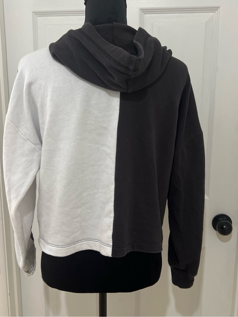 Y2K VTG Justice Girls size XL 16/18 Hoodie - Black Trim & White Interior - Picture 3 of 7